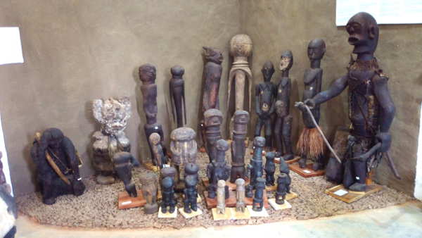 Une partie de la collection du Musée Afrikcart Kara